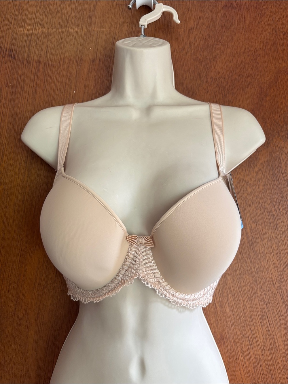 Wacoal Nude Bra size 40C  NWT